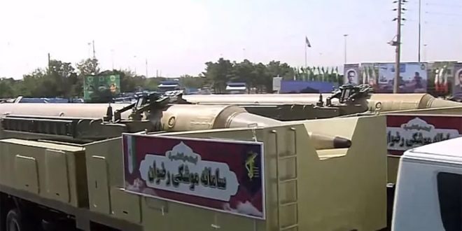 الحرس الثوري الإيراني يزيح الستار عن صاروخ رضوان الباليستي